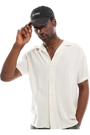 Reclaimed Short sleeve boxy revere shirt in viscose-White