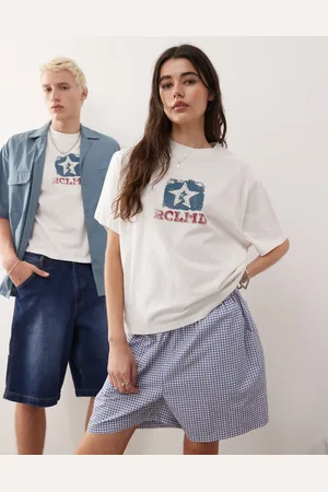 Reclaimed Unisex boxy t-shirt with applique star graphic in -White
