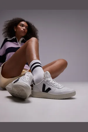 Veja V-10 sneakers in extra black