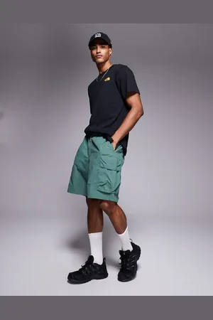 The North Face Cargo pocket logo shorts in green