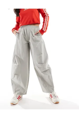Stradivarius Barrel parachute pants in grey-Green