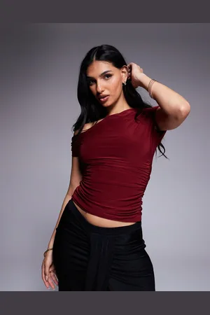 Kaiia Exclusive slinky drape off shoulder top in -Red