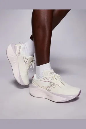 Saucony Triumph 22 neutral cushioning trainers in -White
