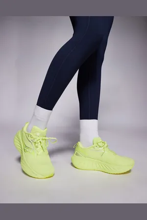Saucony Triumph 22 neutral cushioning trainers in sunny and citron-Yellow