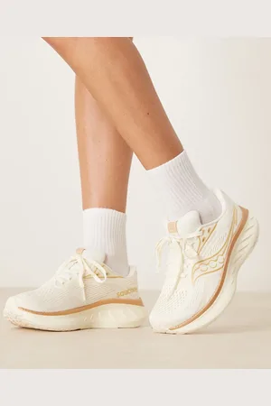 Saucony Ride 18 neutral cushioning trainers in -White
