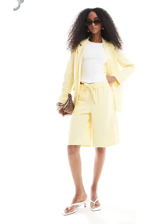VERO MODA Mix and Match longline tailored shorts in (part of a set)-Yellow