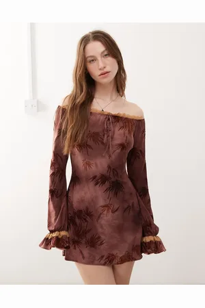 The Kript Boho off shoulder mini dress with lace detailing in print-Red
