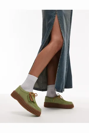 Clarks Torhill Bee shoes in apple suede