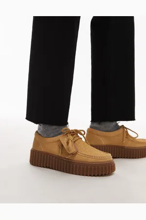 Clarks Torhill Bee shoes in golden suede-Brown