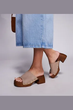 Schuh Exclusive Via heeled clog sandals in suede-White