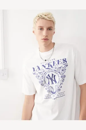 New Era NY Yankees graphic back detail relaxed t-shirt in
