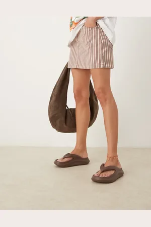 ASOS Fudge chunky thong sliders in -Brown