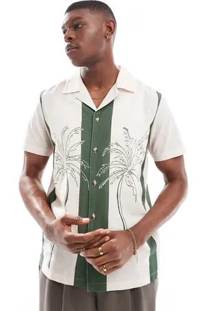 New Look Palm print retro bowling shirt in green-Multi