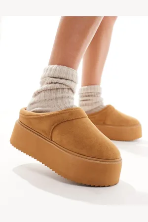 Bershka Slip on cosy platform boots in -Brown