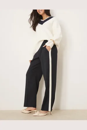 Abercrombie & Fitch Pull on straight leg pants with pintuck detail in black-Neutral