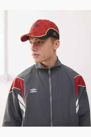 Umbro Panelled logo cap in and black