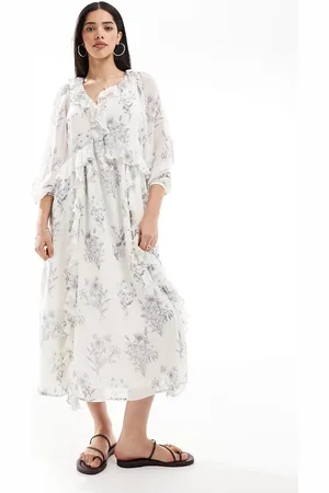 New Look Ruffle front chiffon maxi dress in cream floral-White