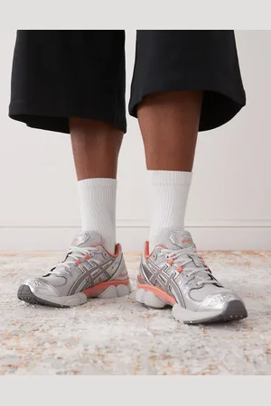 Asics Gel-Nimbus 9 trainers in cloud and clay