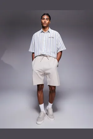 Bershka Textured shorts in -Neutral