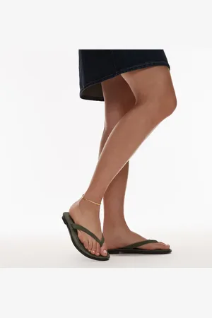 Topshop Jay suede toe thong flat sandals in -Green