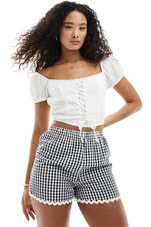 New Look Gingham pull on shorts in black
