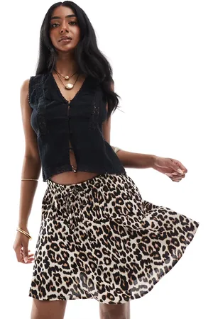ONLY Elasticated waist skort in leopard print-Neutral