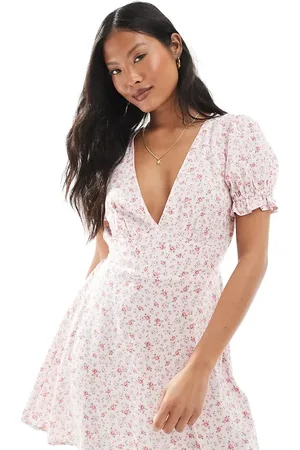 Miss Selfridge Printed spun v neck mini tea dress in