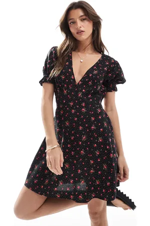 Miss Selfridge Printed spun v neck mini tea dress in