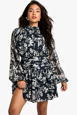 Boohoo Petite Mono Floral High Neck Skater Dress - - 4