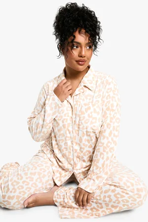 Boohoo Plus Tonal Leopard Fleece Pyjama Set - - 28