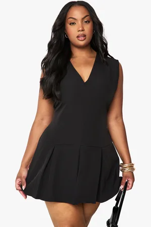 Boohoo Plus V Neck Tailored Pleated Dress - - 16