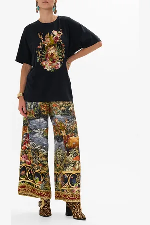 Camilla Oversized Band Tee Tapestry Totems, S