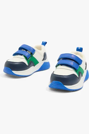 COUNTRY ROAD Dallas Strap Sneaker in Size 18 | 100% Polyurethane