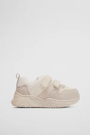COUNTRY ROAD Dallas Strap Sneaker Natural in Size 18 | 100% Polyurethane