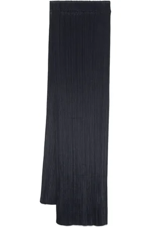 PLEATS PLEASE ISSEY MIYAKE Madame-T August scarf