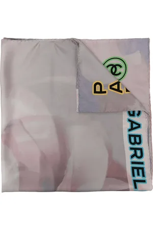 CHANEL CC Camélia motif silk scarf