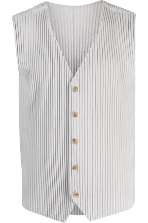 Issey Miyake Pliss??-effect V-neck waistcoat