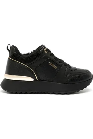Guess Kaddy2 hardware-detail sneakers