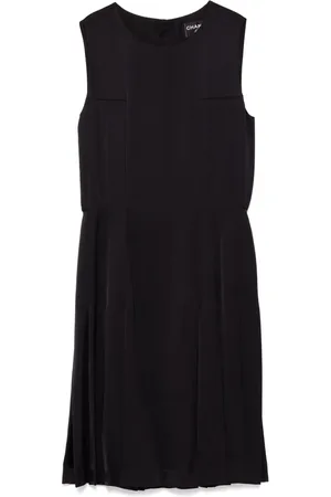 CHANEL 2001 pleated sleeveless dress