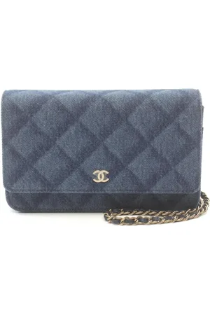 CHANEL 2021 CC denim shoulder bag