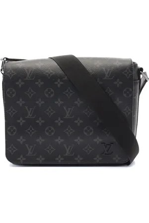 LOUIS VUITTON 2021 District PM shoulder bag