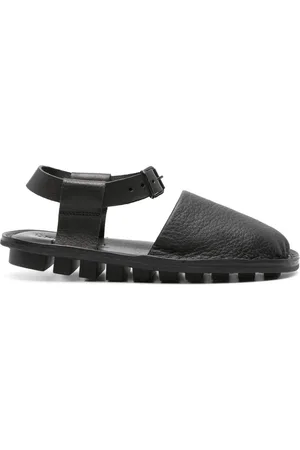 TRIPPEN Buckle-fastening flat pumps