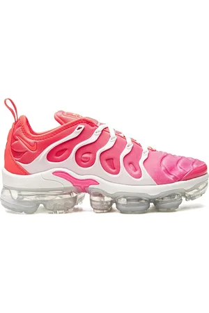 Nike Air Vapormax Plus "Platinum Tint/Flash Crimson" sneakers