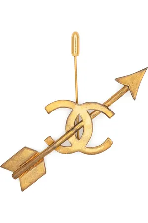 CHANEL CC arrow brooch