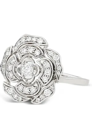 CHANEL 18kt white gold Bouton de Cam??lia diamond ring