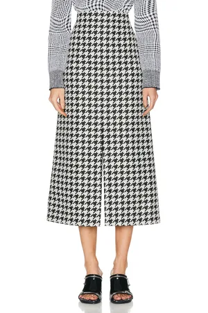 Burberry Straight Skirt in - Grey. Size 4 (also in ).