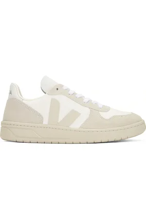 Veja V-10 Sneakers in White Natural & Pierre - Nude. Size 40 (also in 41, 42, 43, 44).