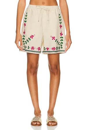 HARAGO Embroidered Shorts in - White. Size L (also in XL/1X).