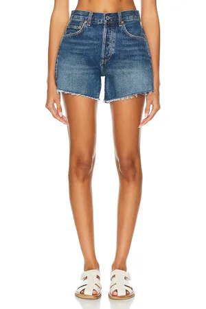 Citizens of Humanity Annabelle Long Vintage Relaxed Short in - Denim-Medium. Size 23 (also in 24, 28, 30, 34).
