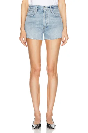 Citizens of Humanity Marlow Short in - Denim-Light. Size 30 (also in 33, 34).